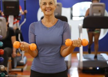 Musculação protege cérebro de idosos contra demência, diz estudo