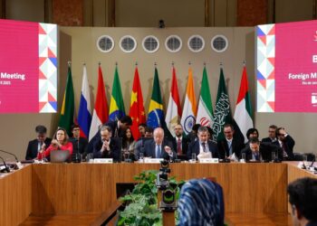 Brasil abre evento do Brics pedindo fim de guerras e de tensões