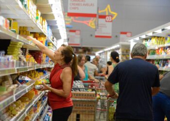 Mercado eleva previsão para expansão da economia em 2025