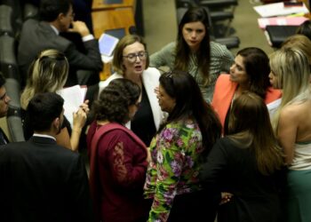 Mudança no Código Eleitoral reduz participação feminina, diz Oxfam