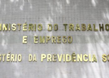 Médicos peritos do INSS voltam ao trabalho nesta segunda-feira