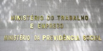 Médicos peritos do INSS voltam ao trabalho nesta segunda-feira