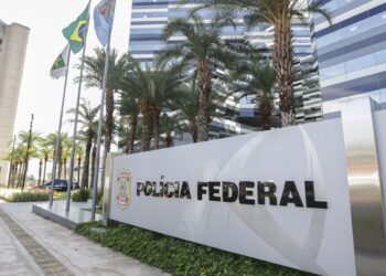 Operação da PF investiga descontos irregulares em benefícios do INSS