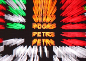 Bolsa atinge maior nível em quase um mês, após Trump suavizar discurso