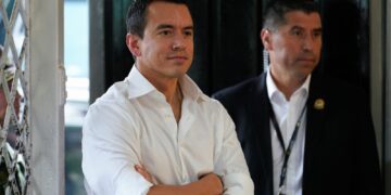 Lula cumprimenta presidente reeleito do Equador