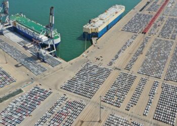 China retalia EUA com tarifas de 34% e restrição a minerais raros