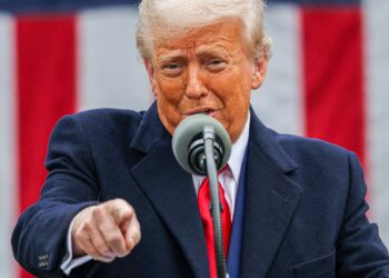 Após retaliação da China, Trump diz que sua política não mudará