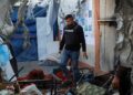 Israel bombardeia tenda com jornalistas ao lado de hospital de Gaza