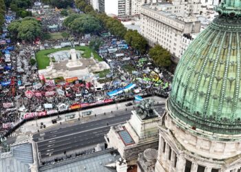 Centrais sindicais argentinas preparam greve geral de 24 horas