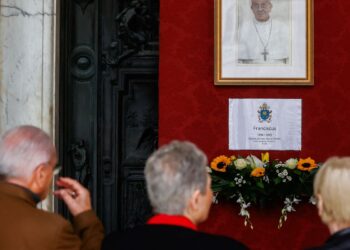 Papa pediu velório simples em testamento assinado em 2022