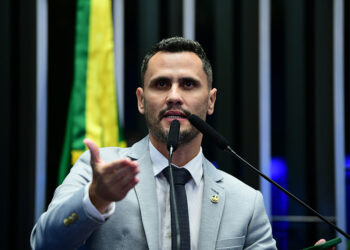 Cleitinho propõe taxação dos mais ricos e critica salários do Judiciário — Senado Notícias