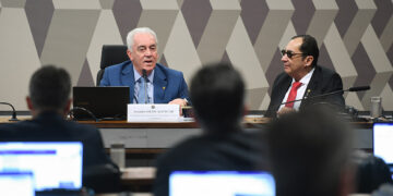 Senadores repercutem proposta que extingue reeleição no Executivo — Senado Notícias