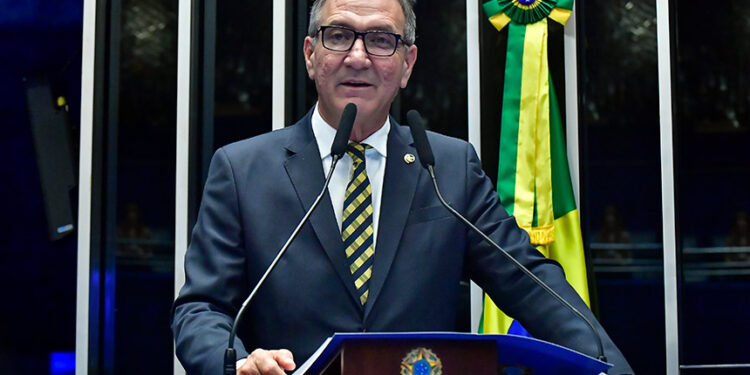 Lucas Barreto critica consulta sobre criação de reservas no Amapá — Senado Notícias