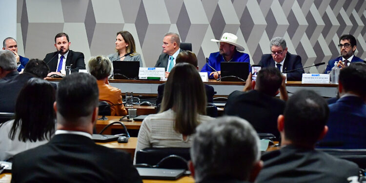 Lei de MT que restringe incentivos fiscais causa controvérsia em audiência na CRA — Senado Notícias