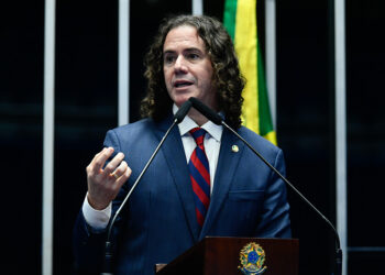 Veneziano presta homenagem ao papa Francisco e destaca seu legado — Senado Notícias