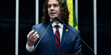 Veneziano presta homenagem ao papa Francisco e destaca seu legado — Senado Notícias