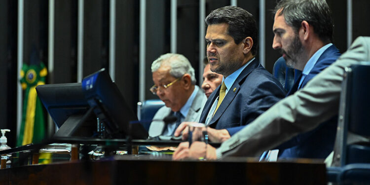 Congresso Nacional vai se reunir em 27 de maio para votar vetos — Senado Notícias