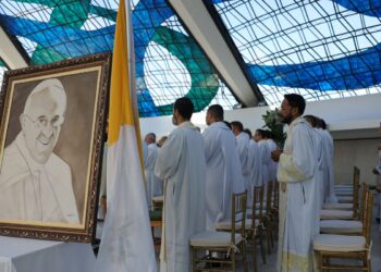 Brasilienses homenageiam papa Francisco nos 65 anos da capital