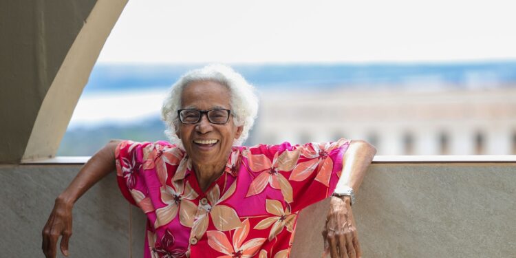 Cátia de França, a fênix negra da música, é exaltada pela nova geração