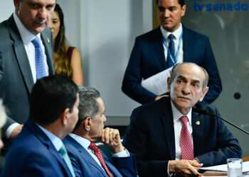 Fim da reeleição volta à pauta da CCJ em maio — Senado Notícias