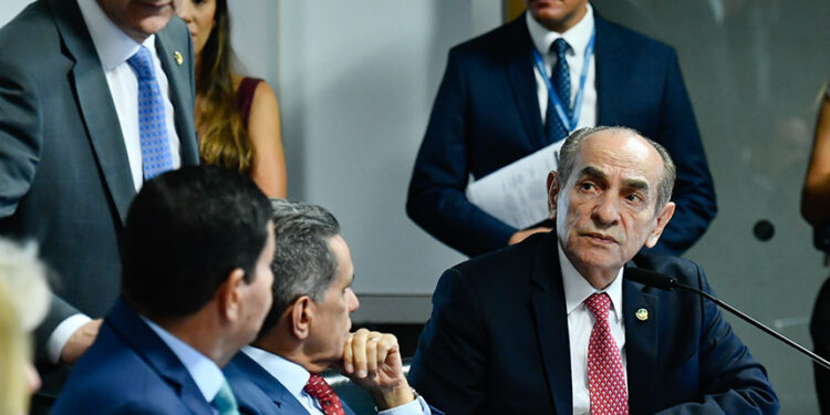 Fim da reeleição volta à pauta da CCJ em maio — Senado Notícias