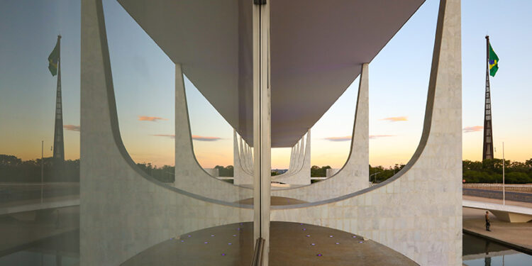 Governo publica MP que reajusta faixa de isenção do Imposto de Renda — Senado Notícias