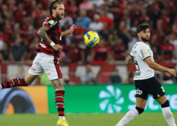 Mirando a liderança do Brasileiro, Flamengo enfrenta Corinthians