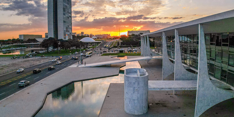 Vetos no Orçamento alcançam fundo para ciência e duas rodovias — Senado Notícias