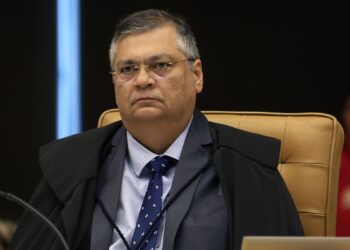 Dino manda suspender pagamento de 1,2 mil emendas da saúde