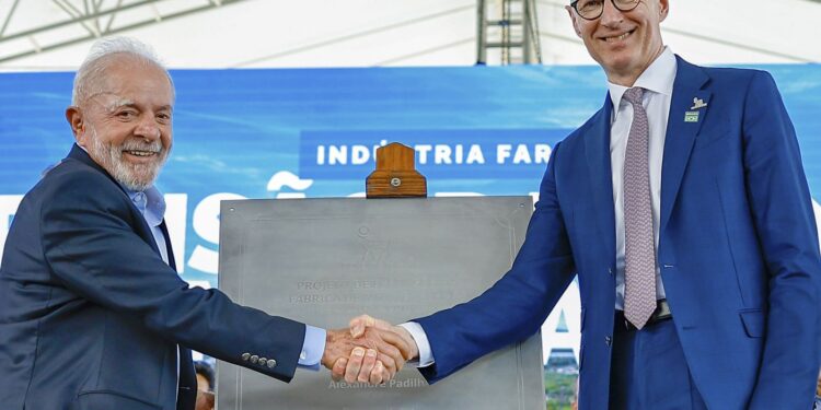 Em evento com Lula, farmacêutica anuncia expansão no Brasil