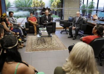 Relator do marco temporal, Mendes recebe representantes de indígenas