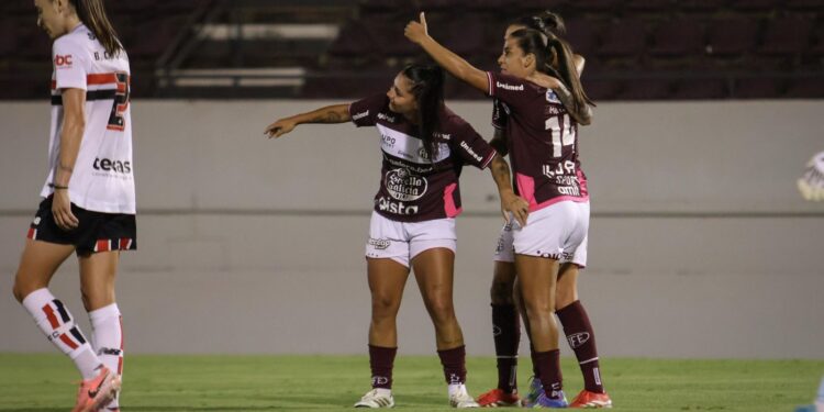 Ferroviária vence e assume liderança do Brasileiro Feminino