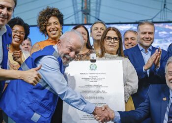 Lula inaugura prédios da UFF e anuncia edital para cursinhos populares