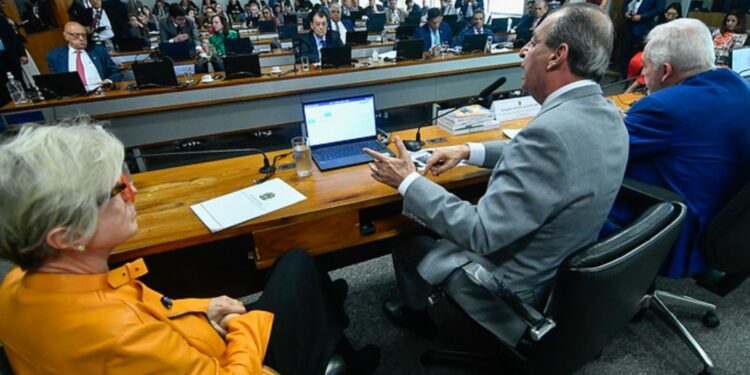 PEC do fim da reeleição para chefes do Executivo avança no Senado