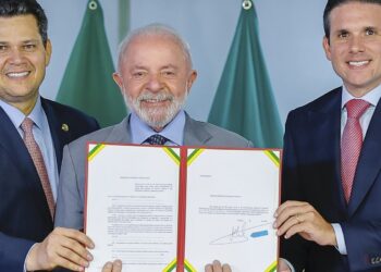 Lula entrega PEC da Segurança Pública para tramitação no Congresso