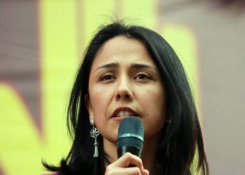 Esposa de ex-presidente do Peru pede asilo ao Brasil após condenação