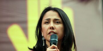 Esposa de ex-presidente do Peru pede asilo ao Brasil após condenação