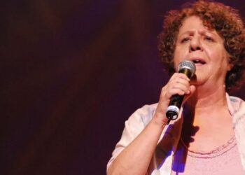 Morre a cantora e compositora Cristina Buarque