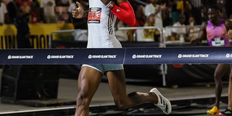 Estreia dourada em 2025: Alison vence 400m com barreiras na Jamaica