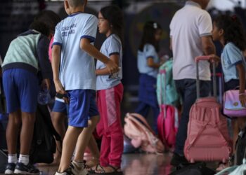 Número de alunos aumenta no ensino médio, mostra Censo Escolar 2024