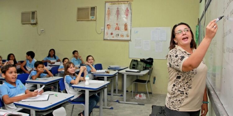 Comissão de Educação deve votar criação da Carteira Nacional Docente (CND) — Senado Notícias