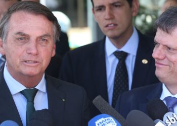 Bolsonaro indica Tarcísio e mais 14 testemunhas em processo no STF