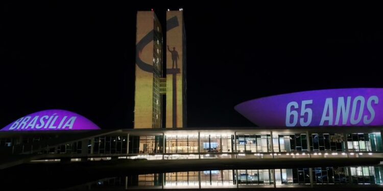 Prédio do Congresso recebe projeção de imagens em comemoração dos 65 anos de Brasília – Notícias