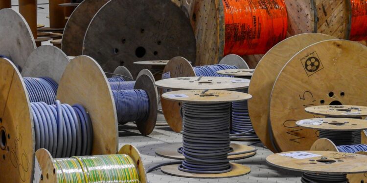 Polícia faz operação contra esquema interestadual de furtos de cabos