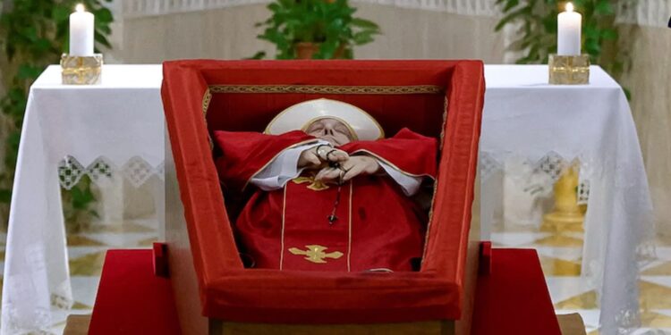 Papa Francisco: velório aberto começa amanhã, funeral será no sábado