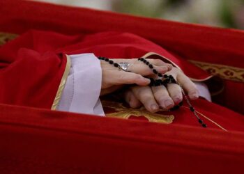 Papa Francisco: velório é aberto ao público no Vaticano