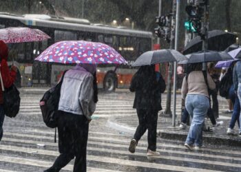 Feriadão deve ter chuva e queda de temperatura no centro-sul do país