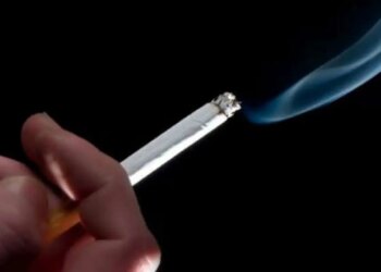 Rouquidão persistente pode ser sintoma de câncer, diz especialista