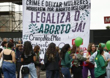 Barreiras travam aborto legal no Brasil, diz instituto ligado à OMS