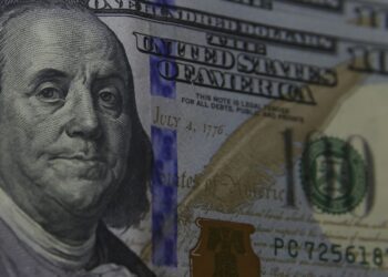Dólar cai para R$ 5,80 após Trump falar em acordo com a China